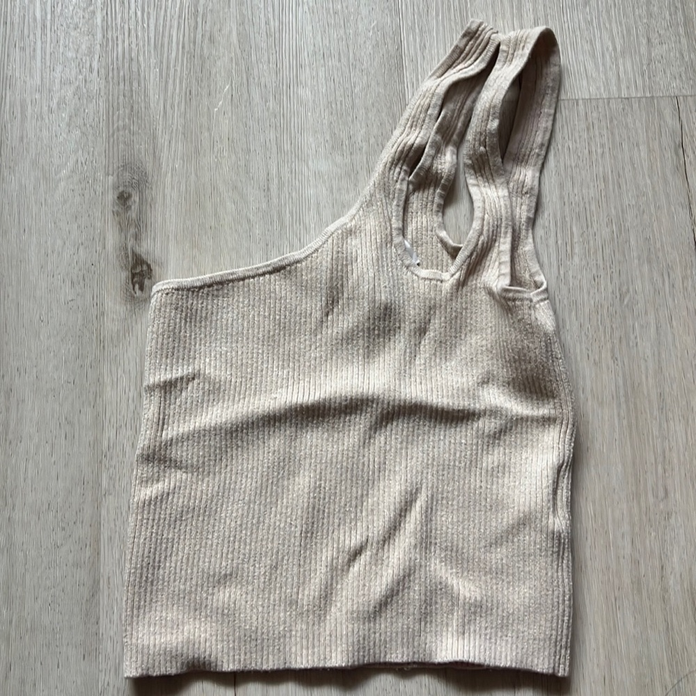 H&m one shoulder top in size xs and its in a tan/cream color
